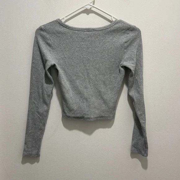 Edikted Light Gray Ribbed V-Neck Long Sleeve Crop Top - Picture 6 of 6